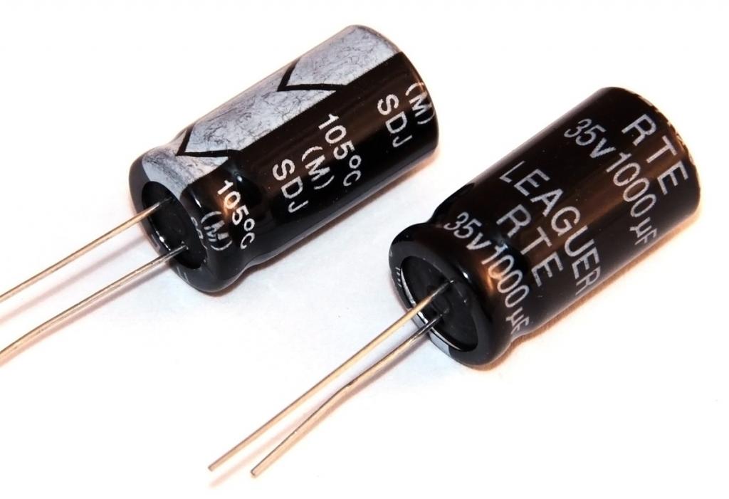 

Kondensator 1000uF/35V Low Esr 105'C 4szt