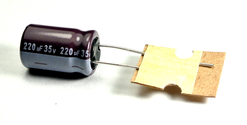 

220uF 35V 105' Low Esr Lelon Rxj 10x16 [1szt]