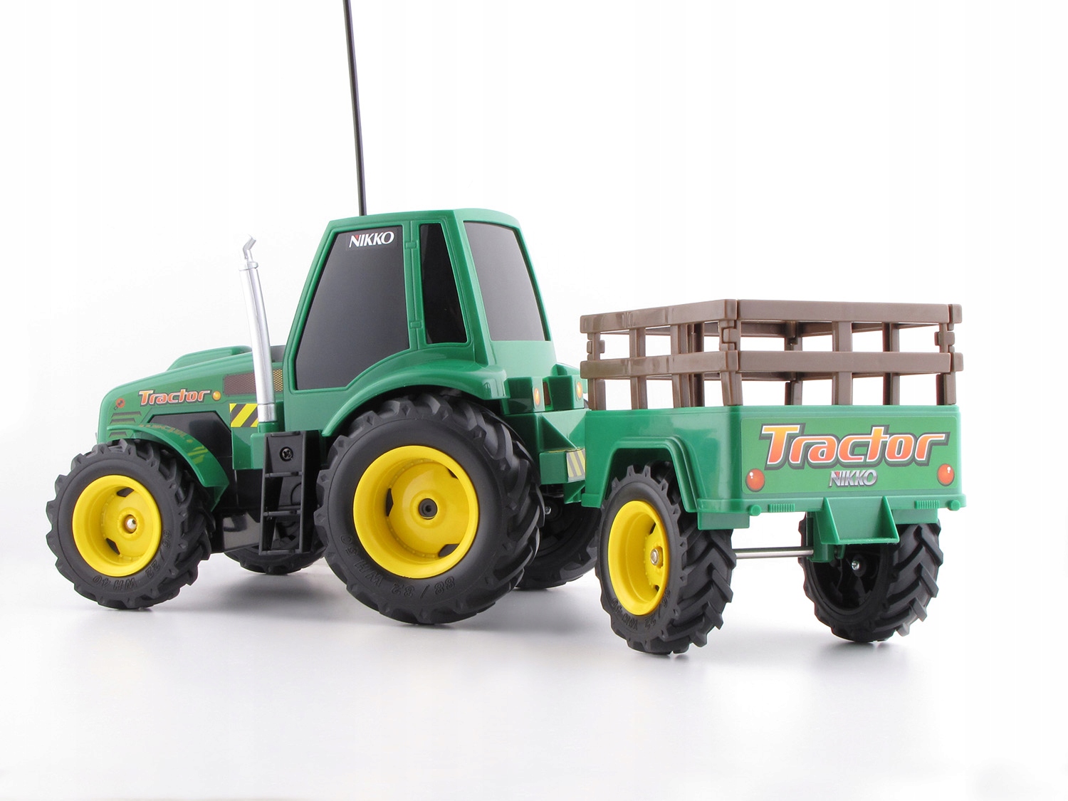 TRAKTOR Z PRZYCZEPĄ ZDALNIE STEROWANY NIKKO Wiek dziecka 3 lata +