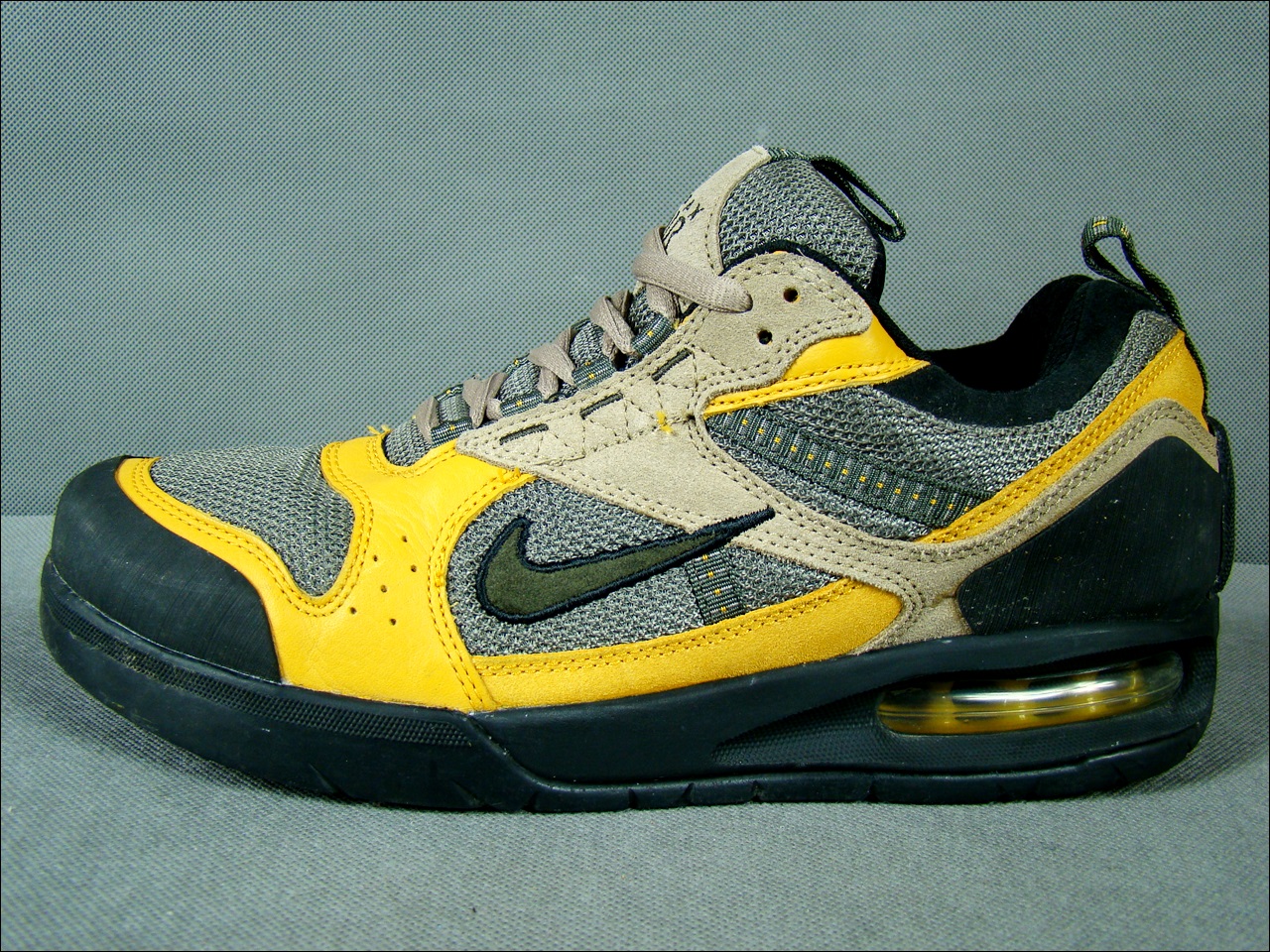 roach run nike