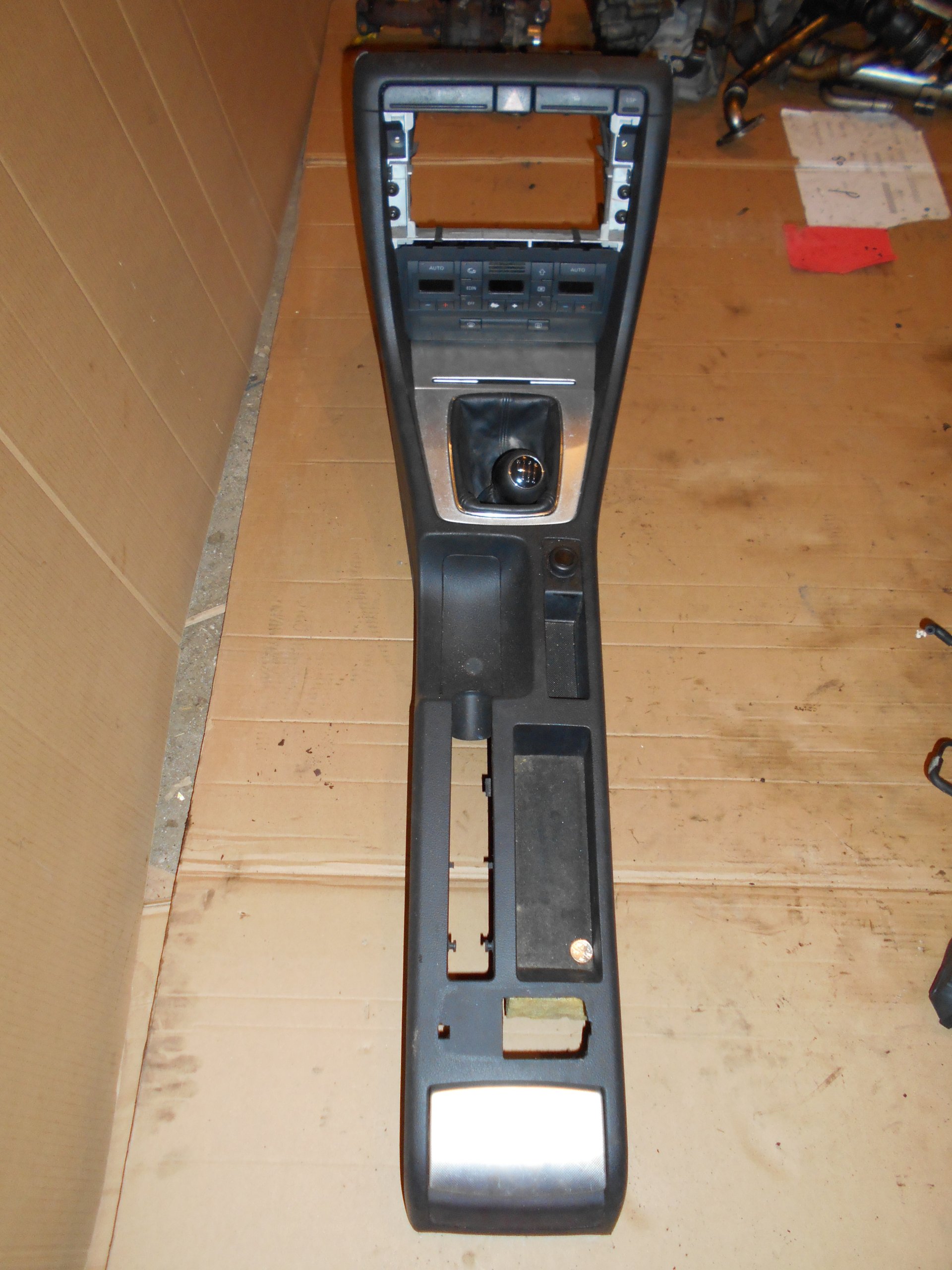 Audi A4 B6 B7 konsola tunel srodkowy 2DIN czarny 7137812276