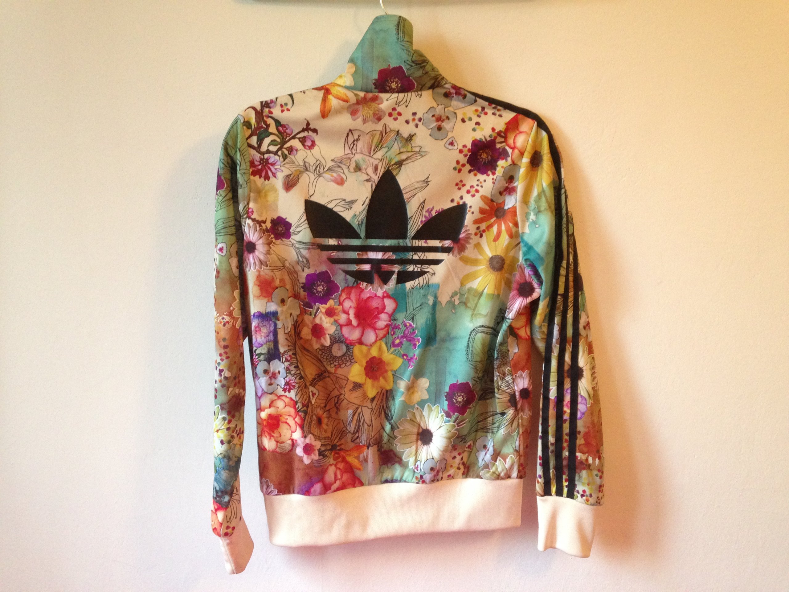 adidas bluza w kwiaty adidas bluza w kwiaty