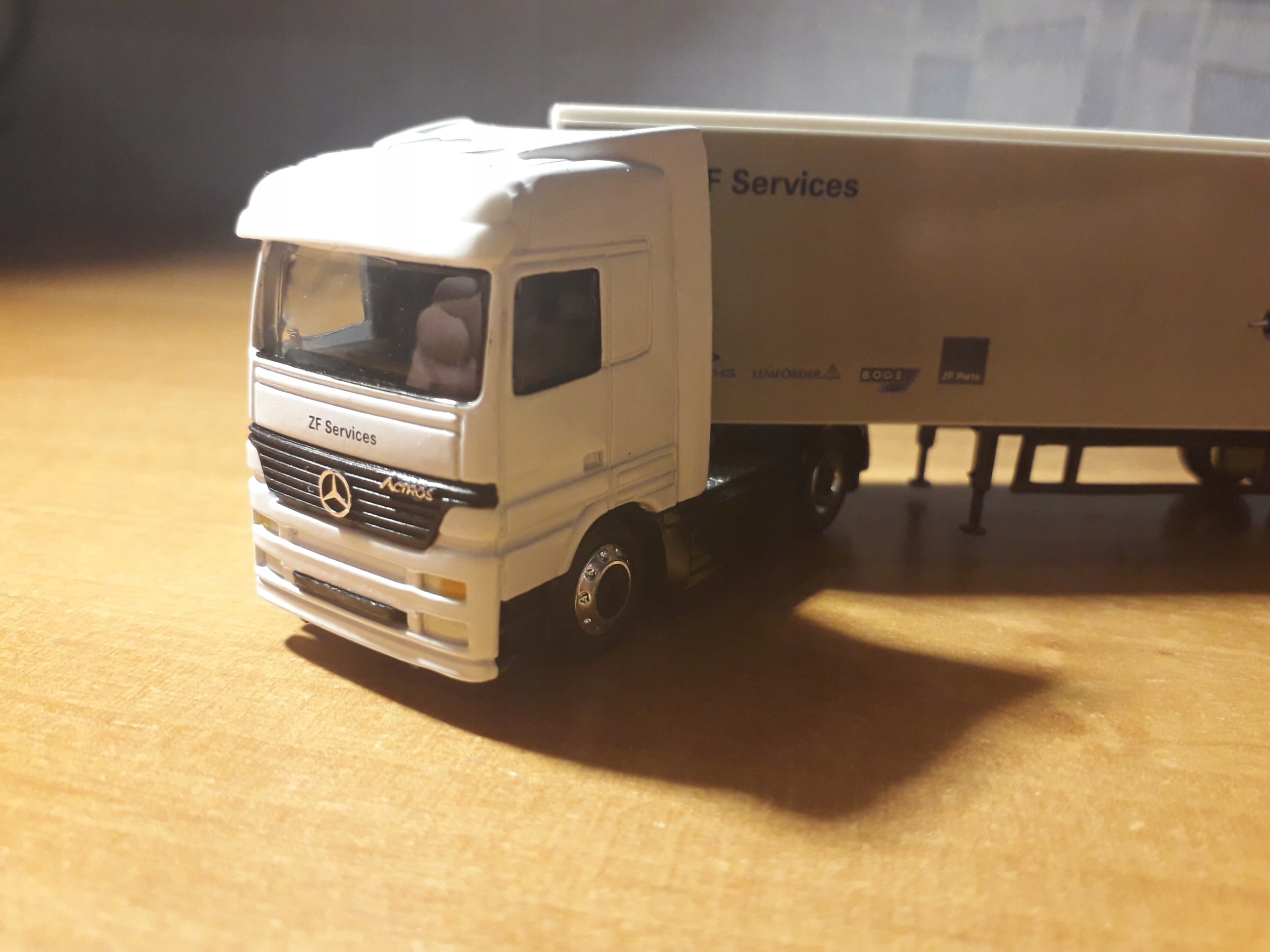 Zabawka Tir Mercedes Benz Actros Z Naczepą Resorak 7455136561