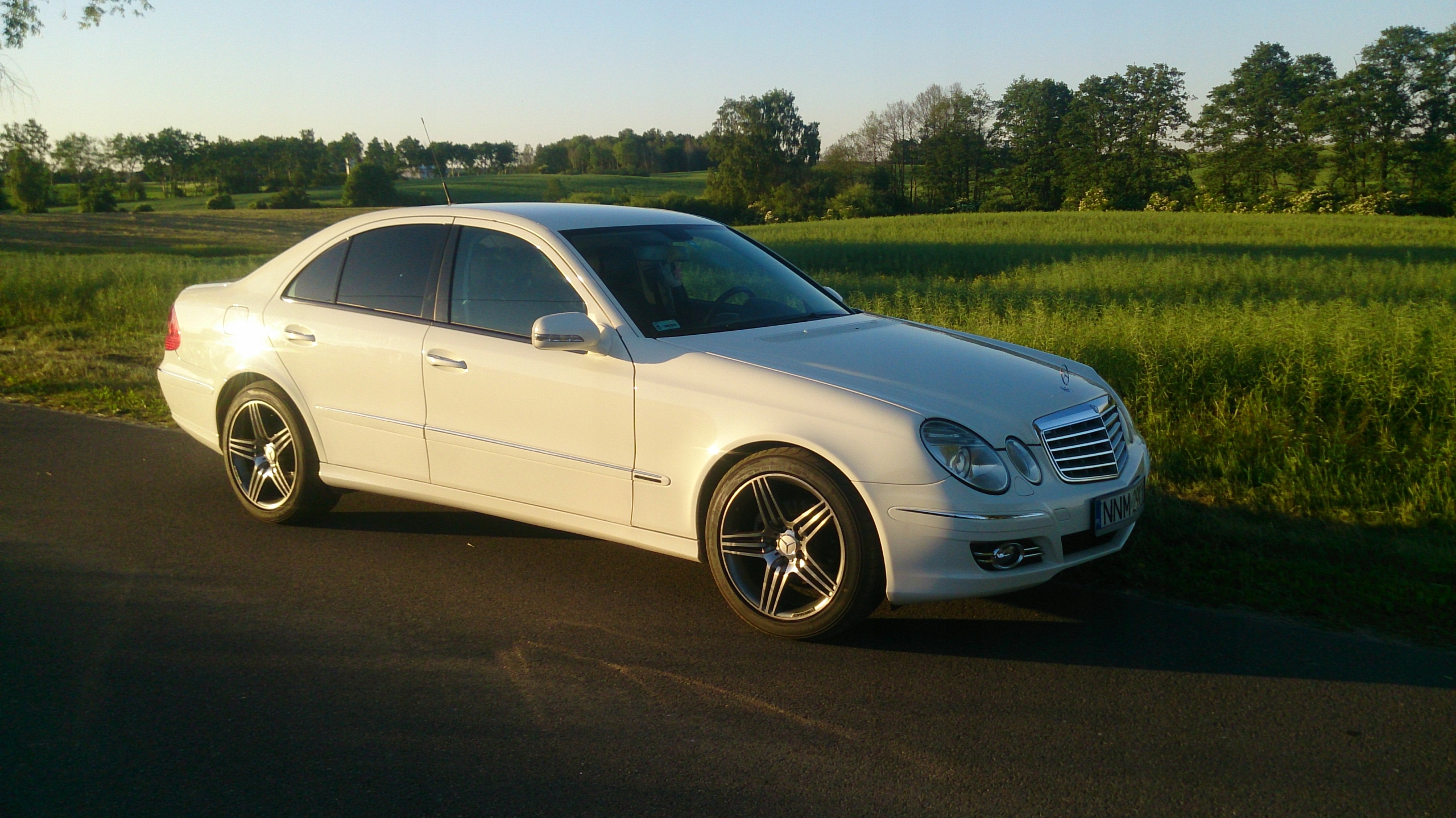 Mercedes W211 E Clase Biały Ecru Elegance 7726375652