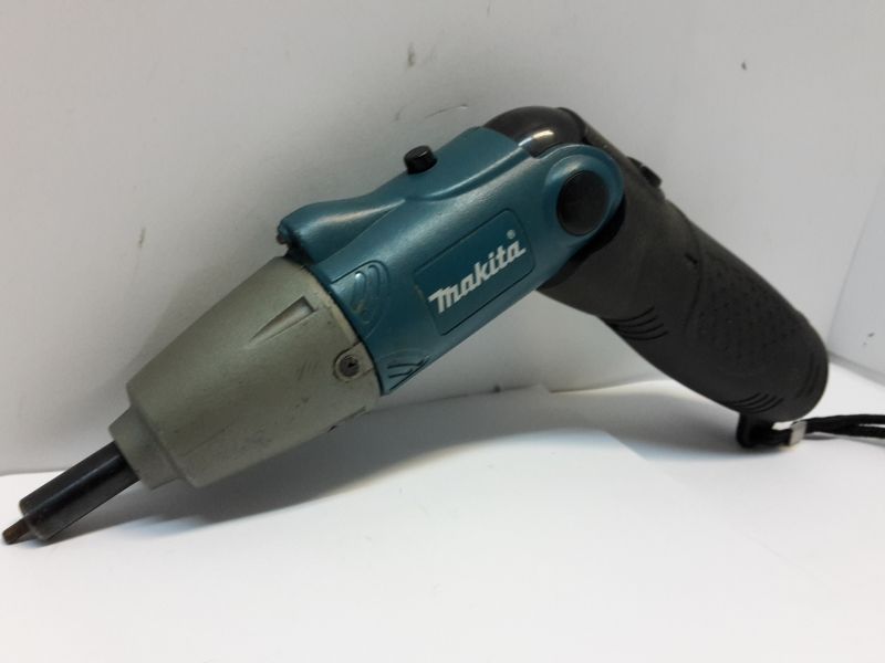 Makita 6722d замена аккумулятора