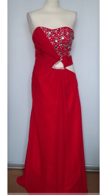 Czerwona, z kamieniami suknia balowa / weselna