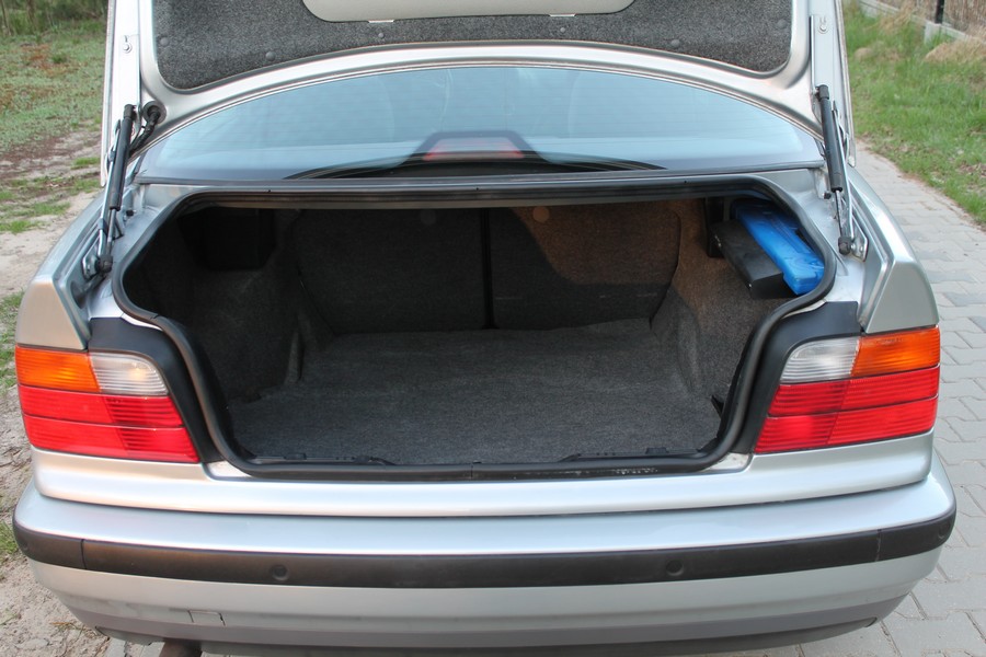 BMW E36 Sedan ,klima, 2,0l.,niski oryg.przebieg