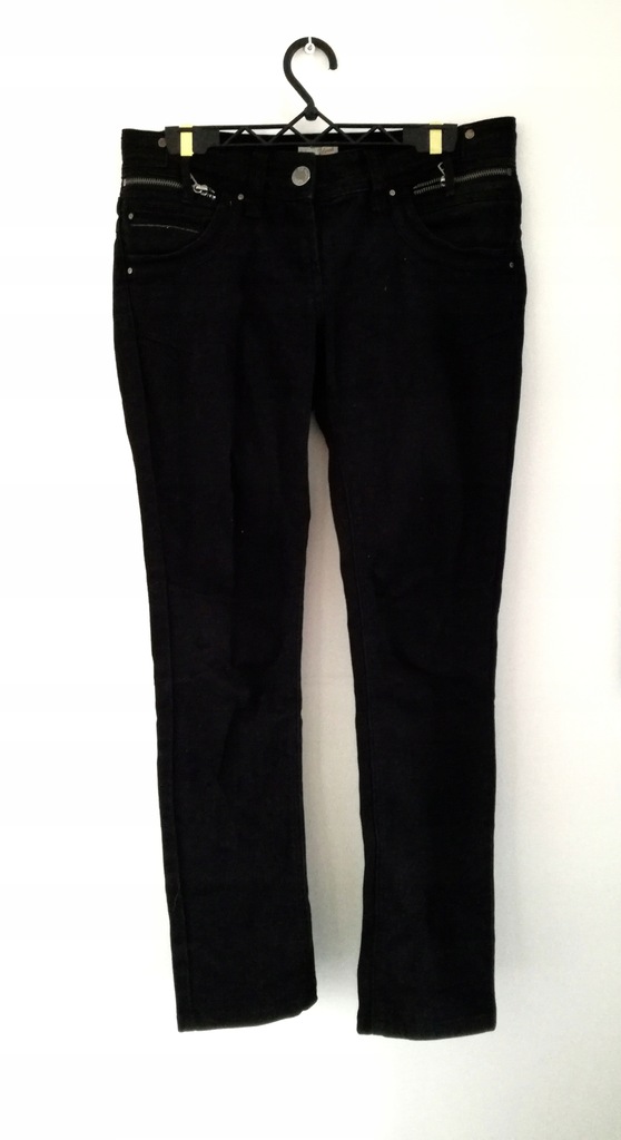Czarne jeansy z zipami marki River Island