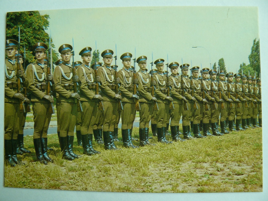 Prezentuj broń-Warszawska Jednostka MSW im.''Czwar