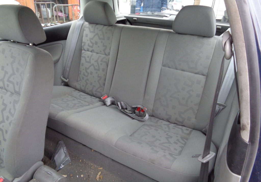 KANAPA TYŁ TYLNA + ZAGŁÓWKI VW GOLF IV 4 MK4 3D HB