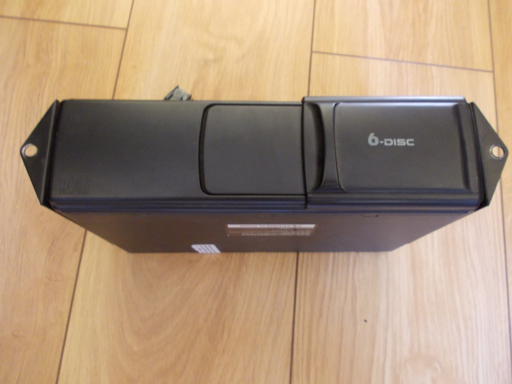 Zmieniarka 6 CD VW 1J5 035 111A wraz z uchwytem