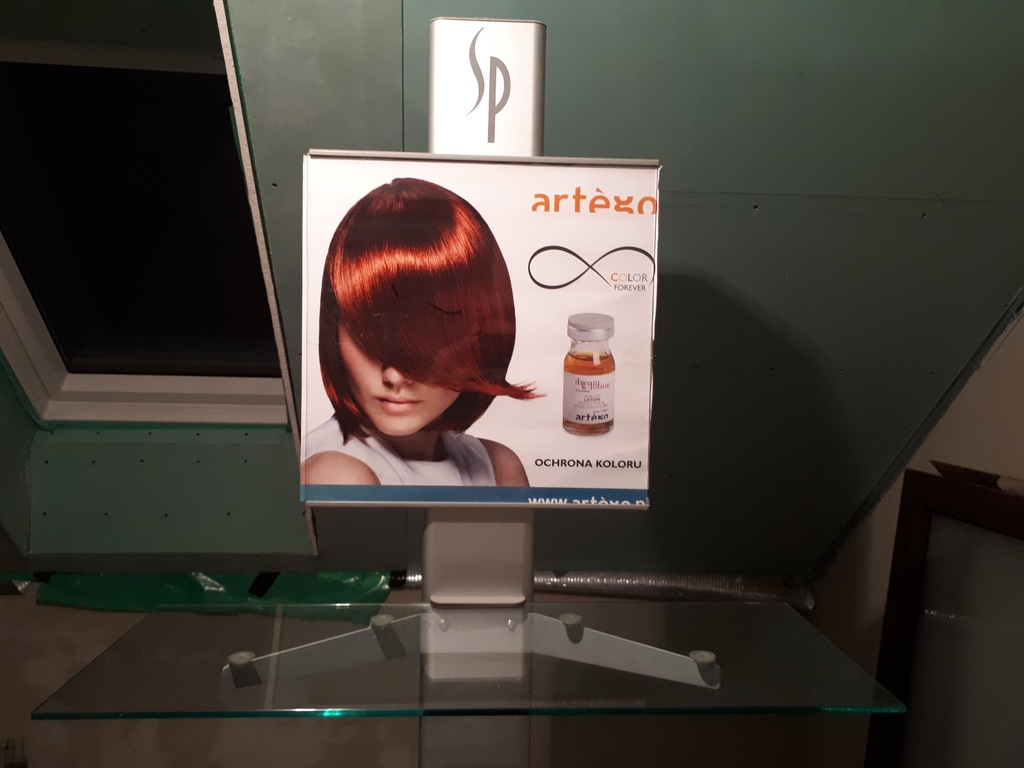Witryna ARTEGO do SALON FRYZJERSKI szklana /OTWOCK