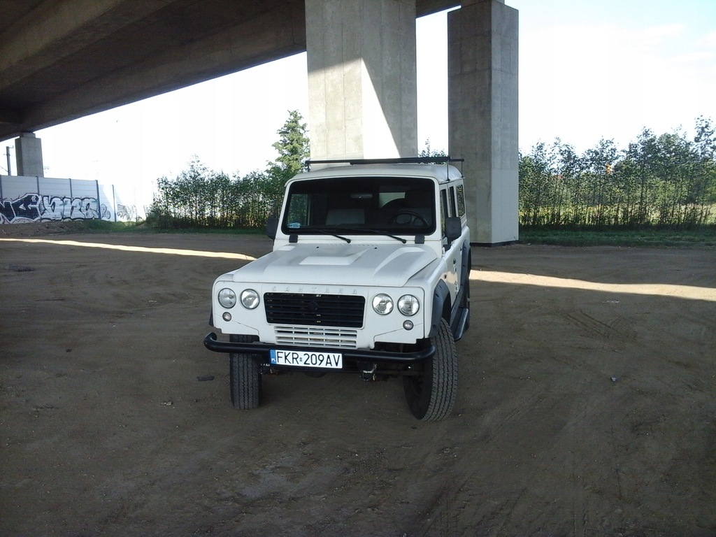 Land rover p10