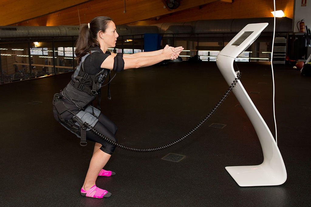 EMS XBODY New Wave z podstawą oraz 3 kamizelki 7394223822