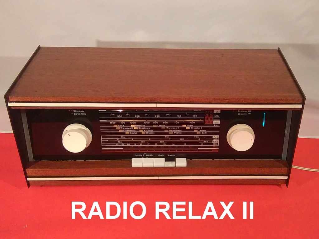 Polski lampowy odbiornik radiowy RELAX II z 1969r