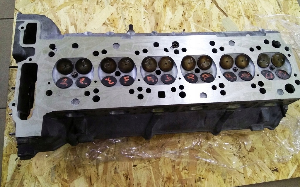 Głowica cylindrów BMW 325i M50B25 NV 2.5L E36 E34