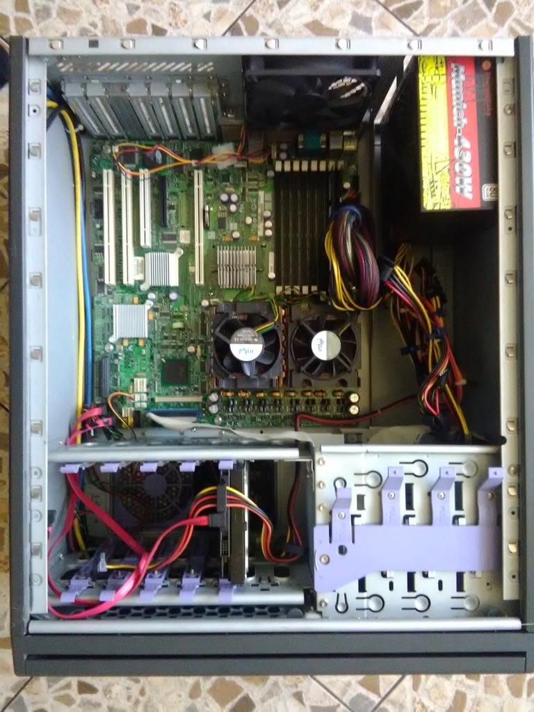 Komputer z dwoma procesorami  Serwer INTEL XEON 05