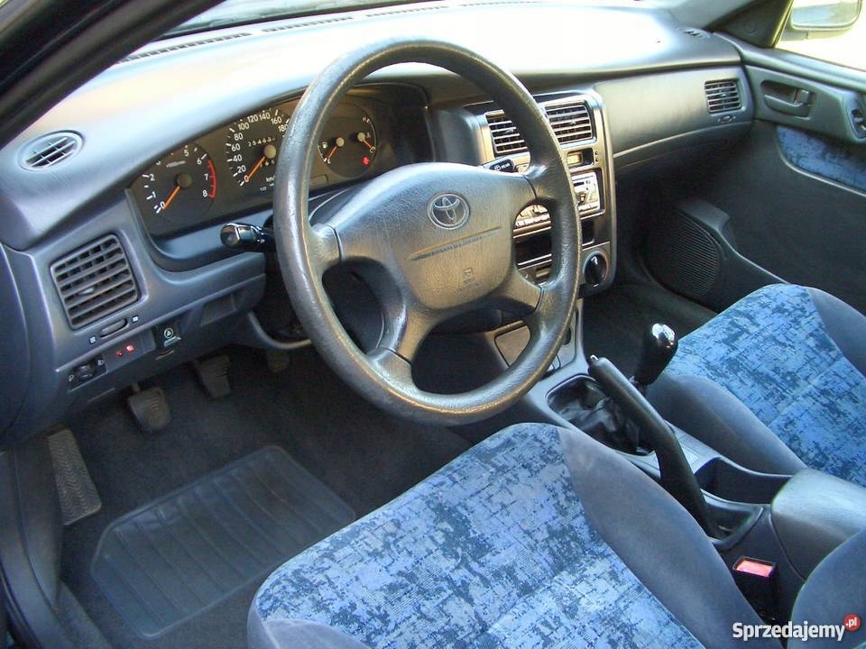 Toyota carina e салон