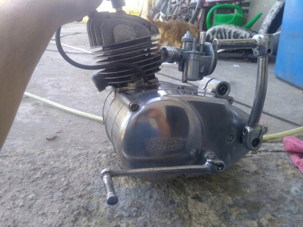 Silnik Dezamet 025 romet 100 motorynka m3