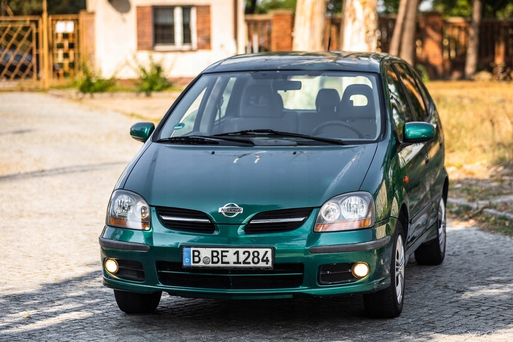 Nissan almera tino 2001