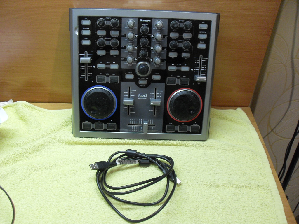 Numark Total Control cyfrowy kontroler