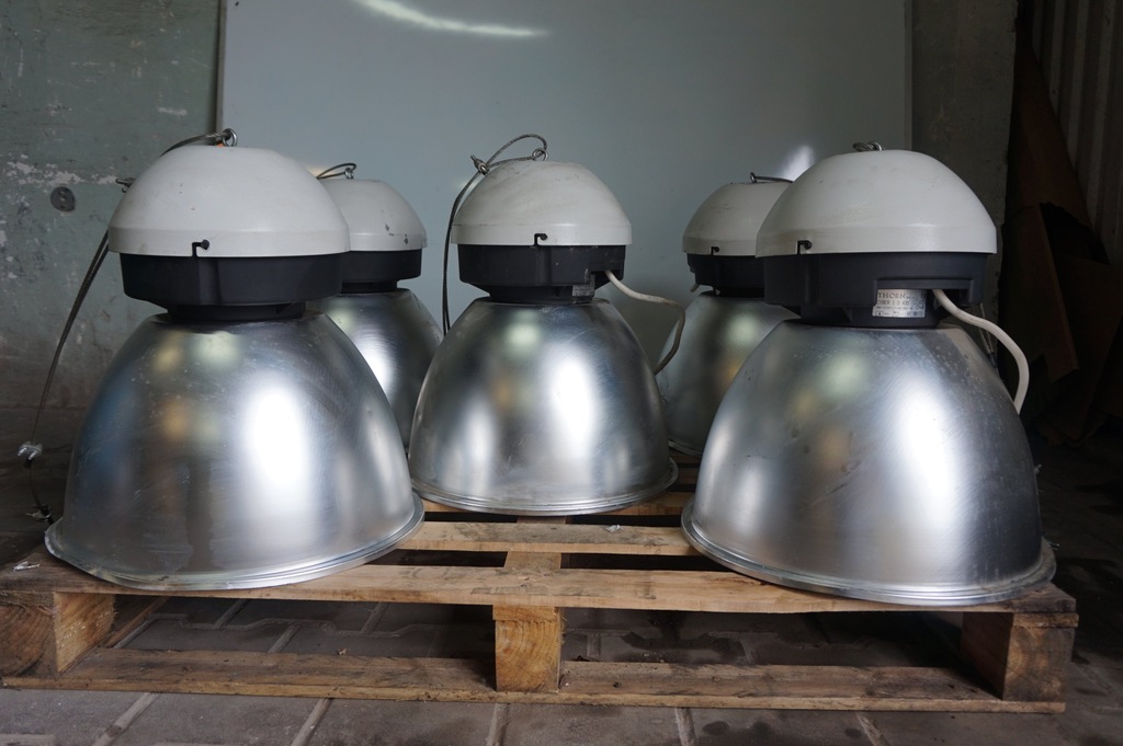 Lampy przemysłowe THORN Cyber 400 W, hala, magazyn