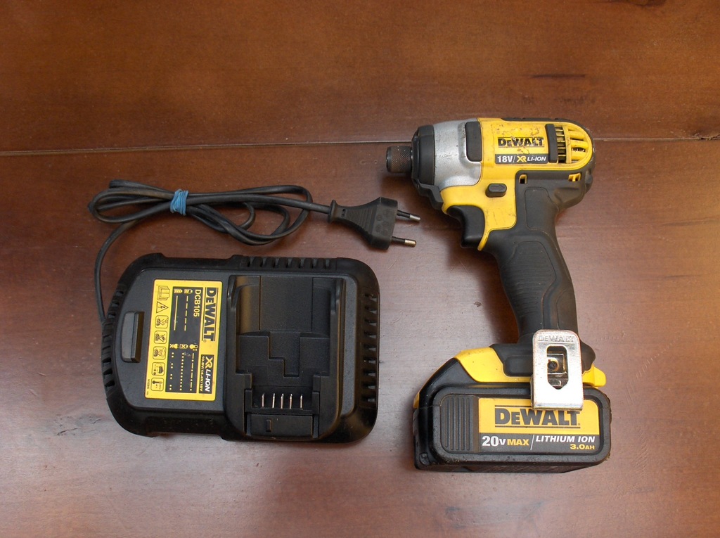 IMPACT DEWALT DCF-885 XR LI-ION,18V,LED.