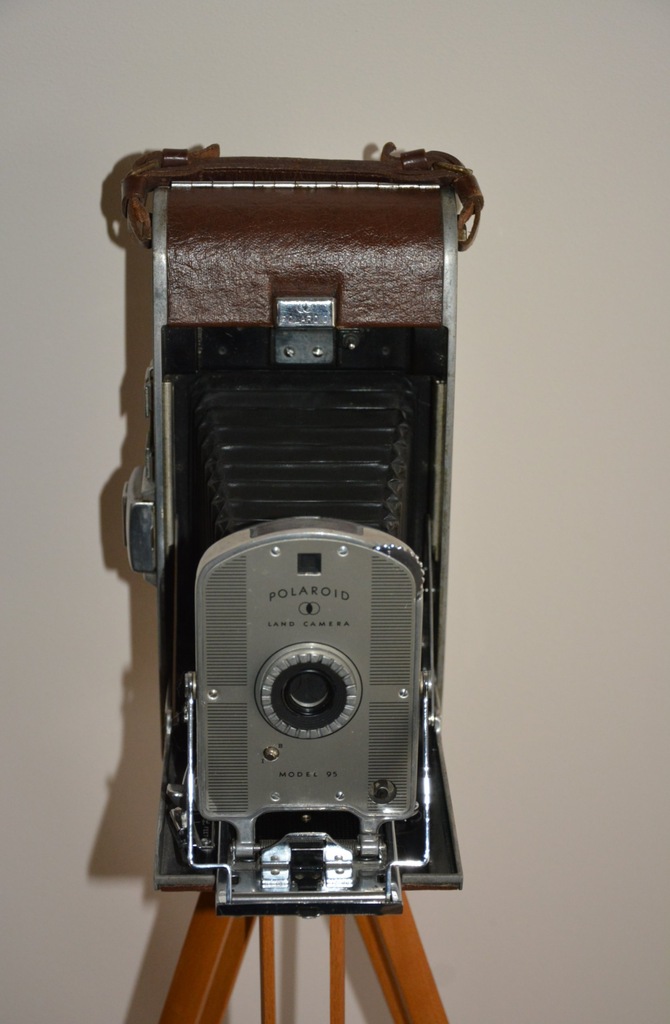 POLAROID  LAND  CAMERA  Model 95 na statywie