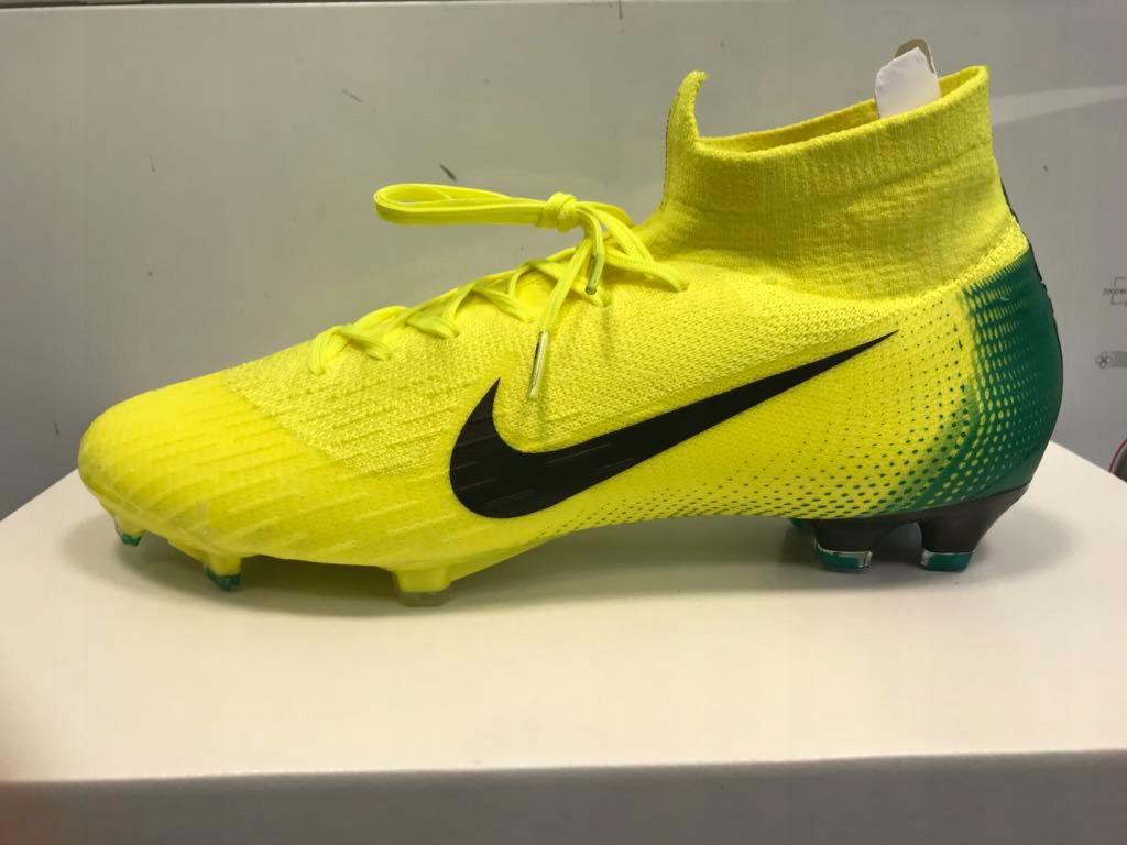 Nike Mercurial Superfly VI Academy TF Football Shoes.