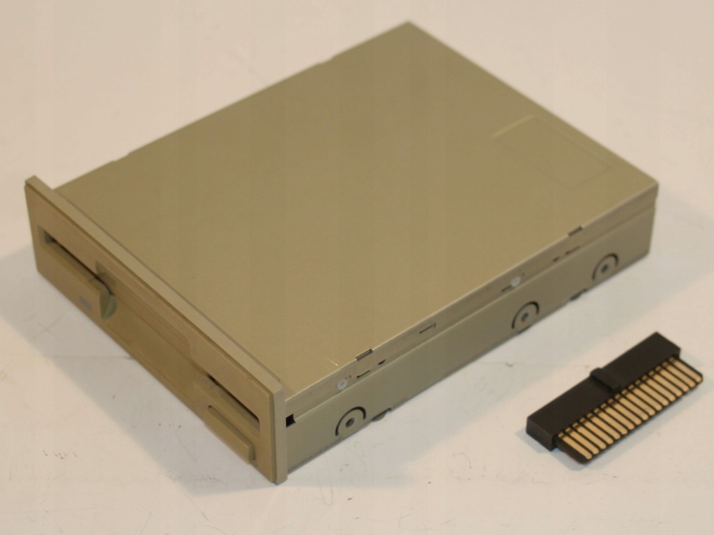 STACJA DYSKIETEK 3.5 / AMIGA 2000 / CHINON FZ-354