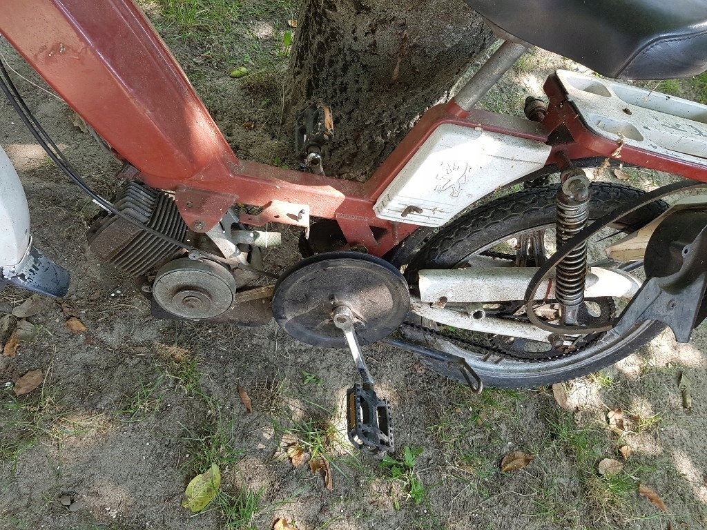 zabytkowy motorower na pedały peugeot