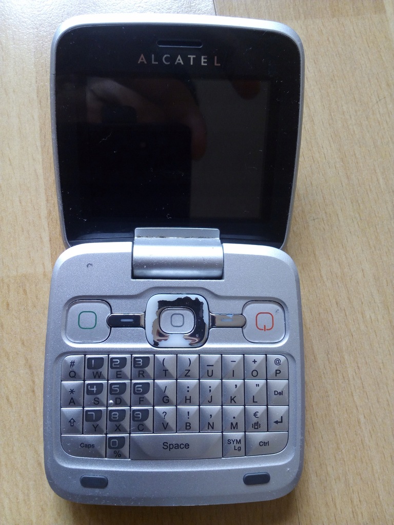 Telefon ALCATEL OT-808 ("puderniczka")