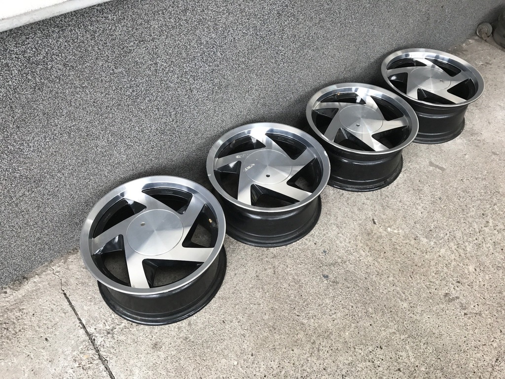 FELGI KLASYKI TOYOTA MOMO 7JX15'' 4X100 NOWE IGŁA