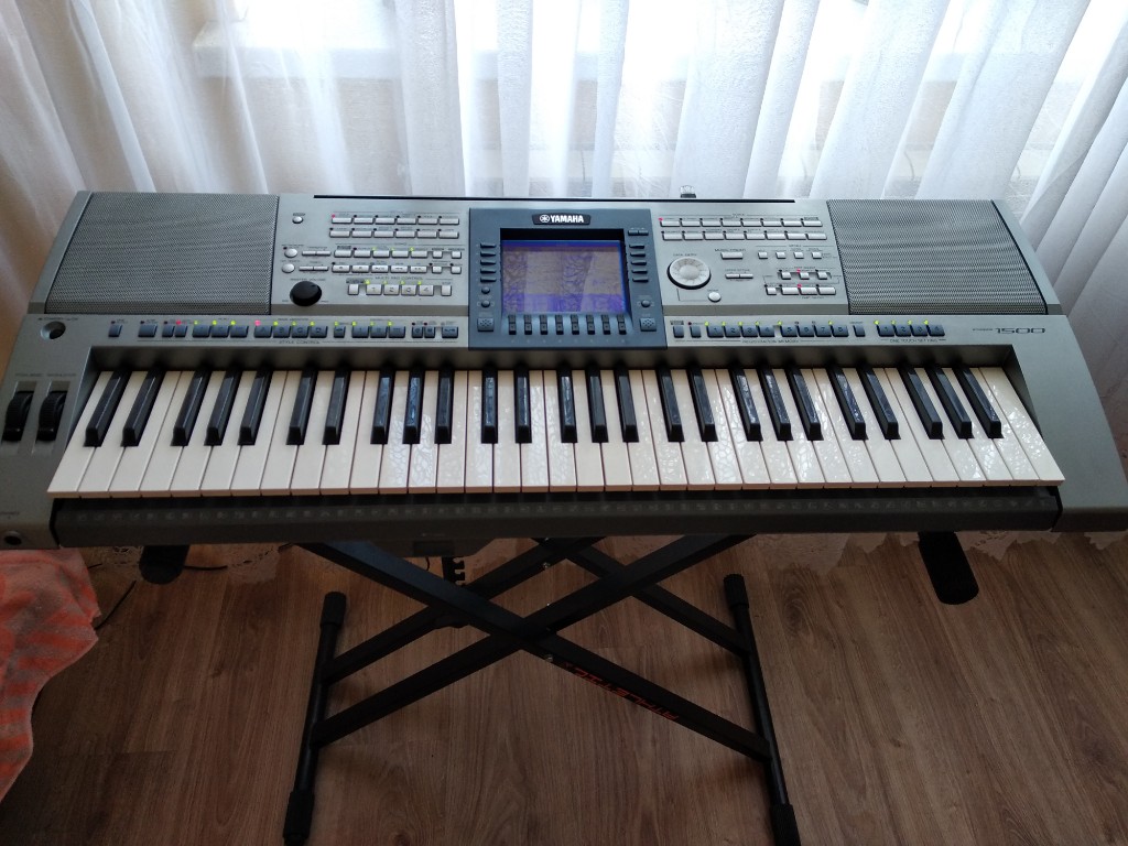 Yamaha PSR 1500