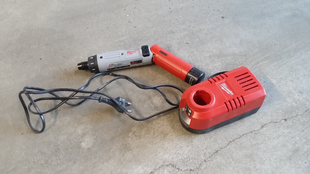 Wiertarko-wkrętarka Milwaukee V4 IS