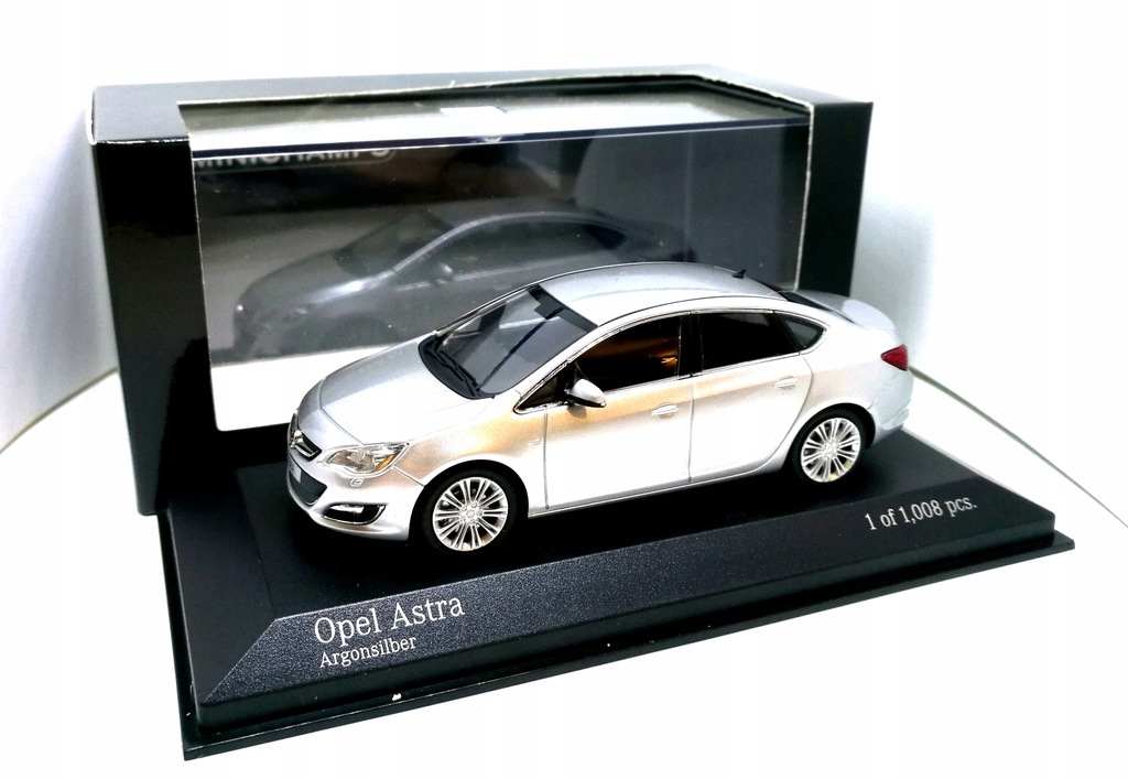 Opel Astra J Sedan 1:43 Minichamps Model kol.