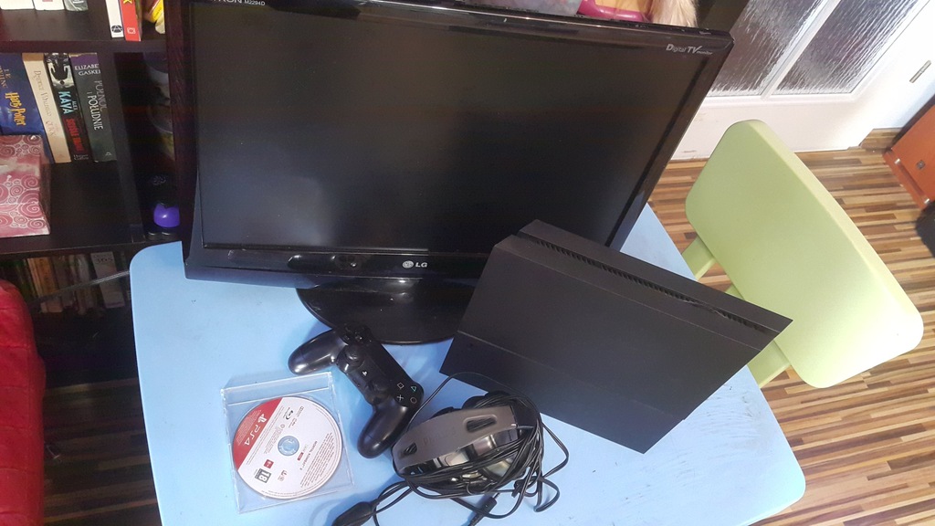 Konsola ps4 1TB + TV LG 22" +Mortal combat DW
