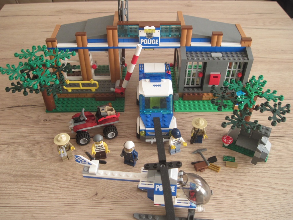 LEGO CITY 4440 LEŚNY POSTERUNEK UŻYWANY - 7229714722 - oficjalne ...