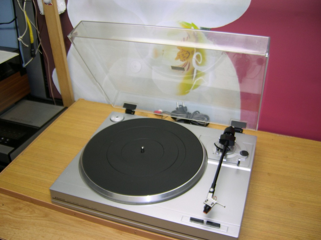 Gramofon Sanyo TP 220