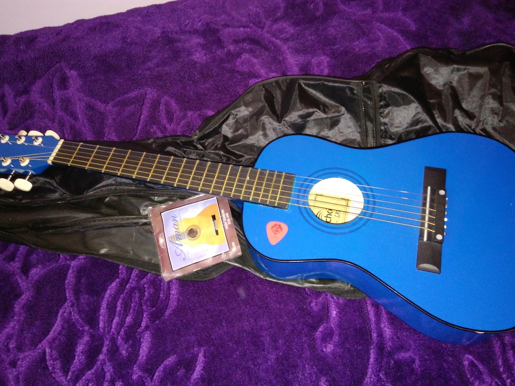 Gitara dziecięca, kolor niebieski. 1/2  + gratisy