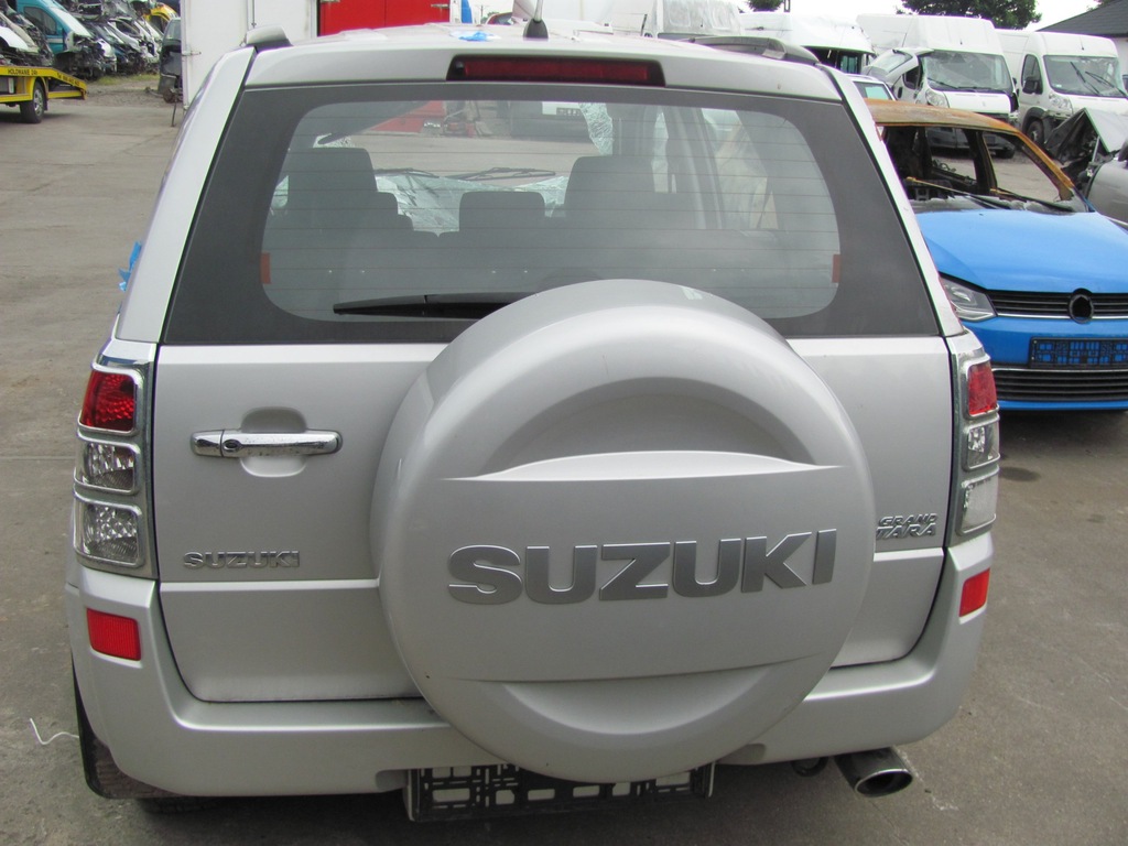 Suzuki Grand Vitara II 08r klapa tył z kołem Z2S