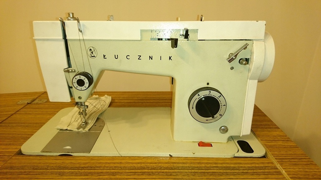 Maszyna do szycia ŁUCZNIK, TYP 450 ze silniczkiem