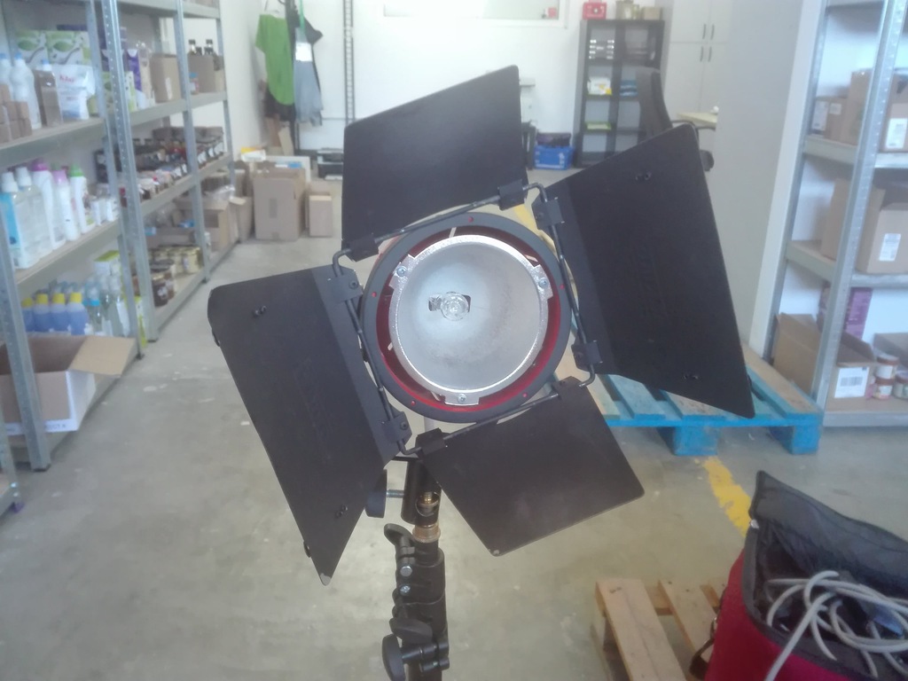 Lampy filmowe halogen IANIRO Lilliput 650W 3szt.