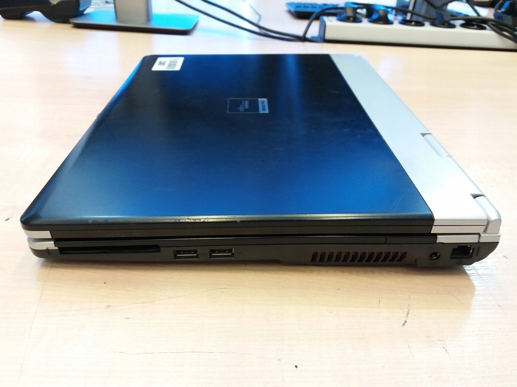 Ноутбук fujitsu siemens amilo pro v3515 как включить