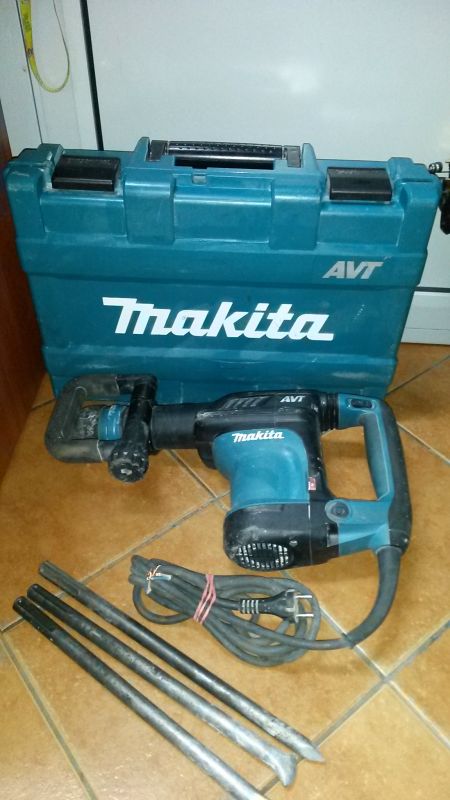 MŁOT MAKITA HM0871C WALIZKA