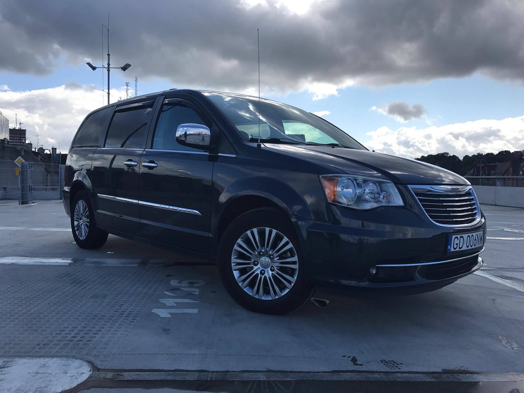 Chrysler Town and Country Touring  L 2013