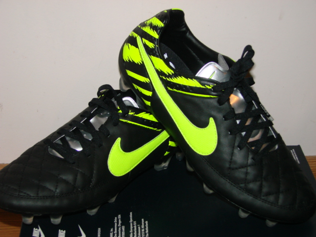 nike tiempo legacy id