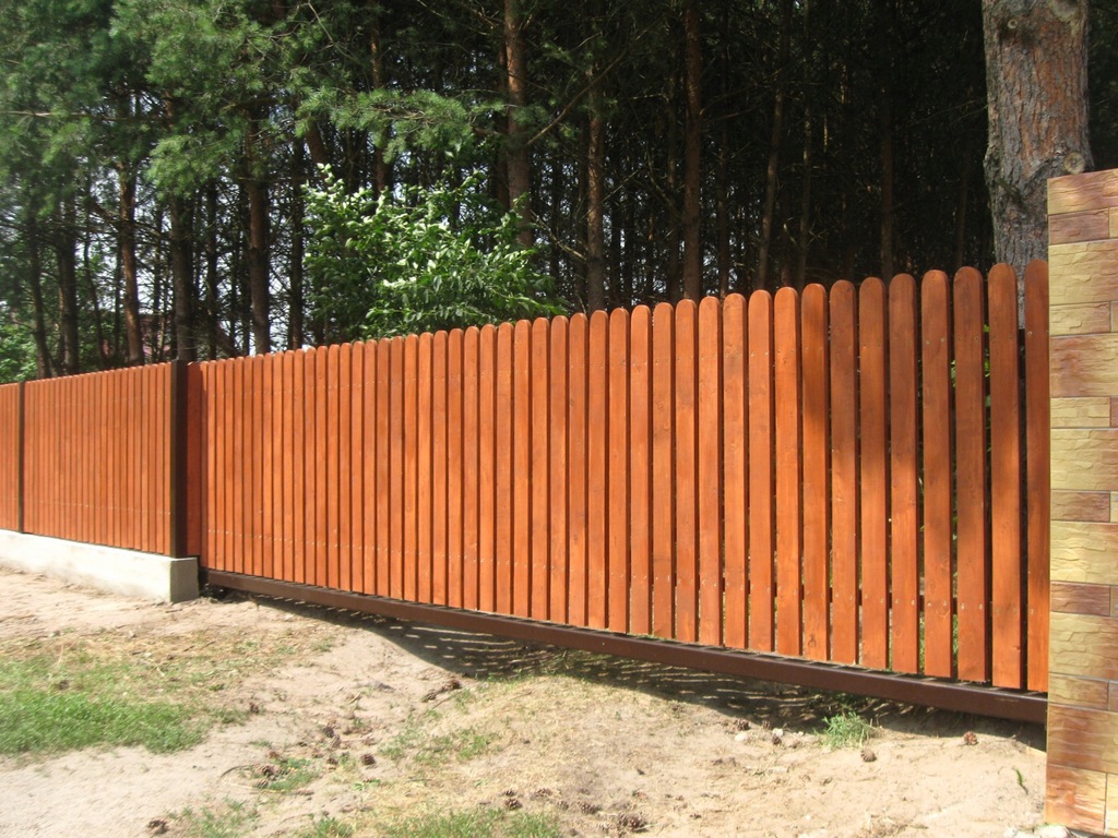 brama przesuwna ze sztachet z furtką, kompletna