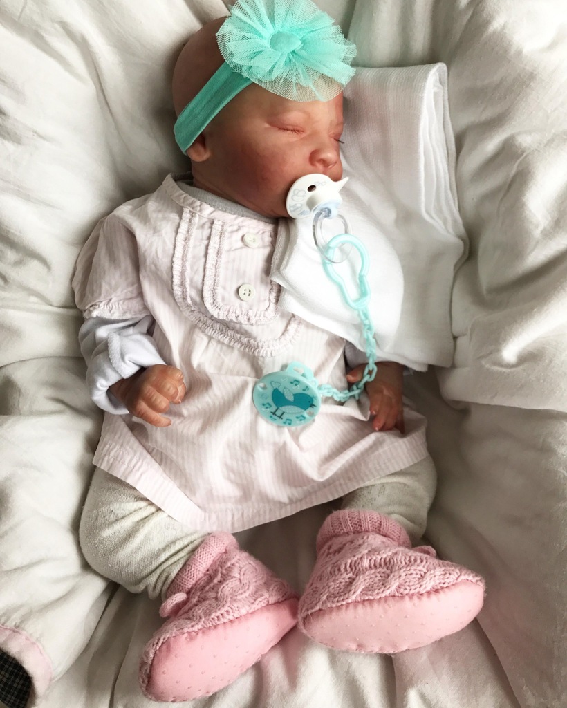 Lalka Reborn wyglądająca jak prawdziwe niemowlę