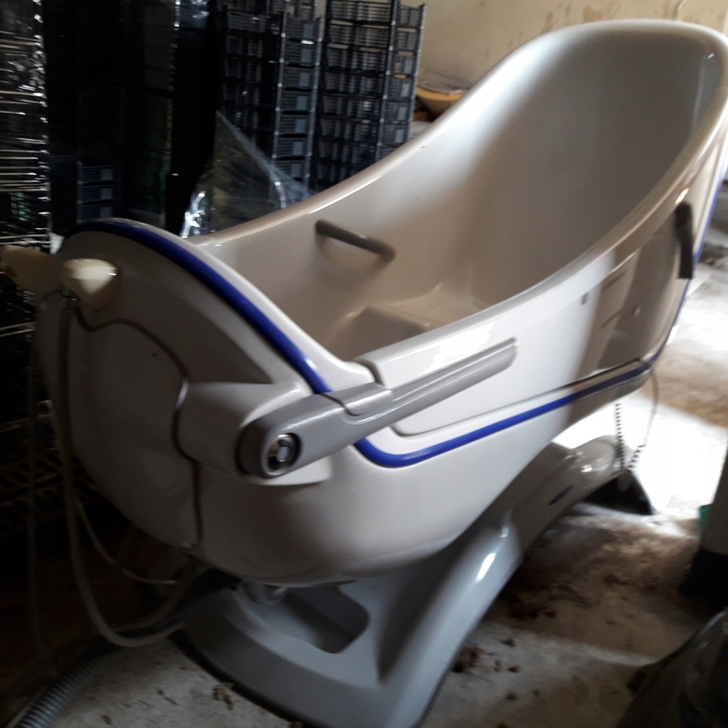 wanna z drzwiami i jakuzzi owalna i okrągła